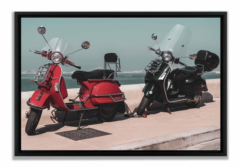 Vespa rouge et vespa noire