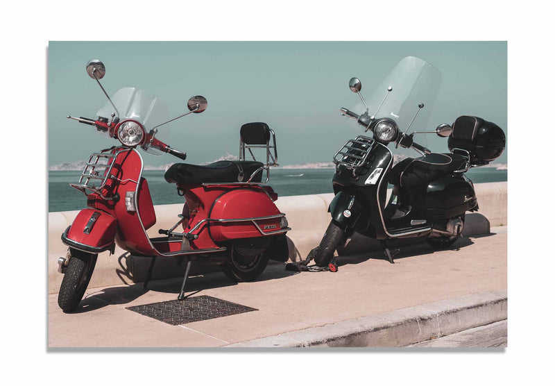 Vespa rouge et vespa noire